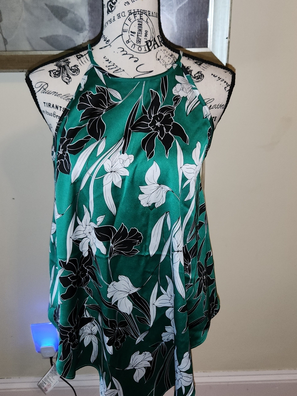 Worthington floral satin halter top featuring a handkerchief Hem PS